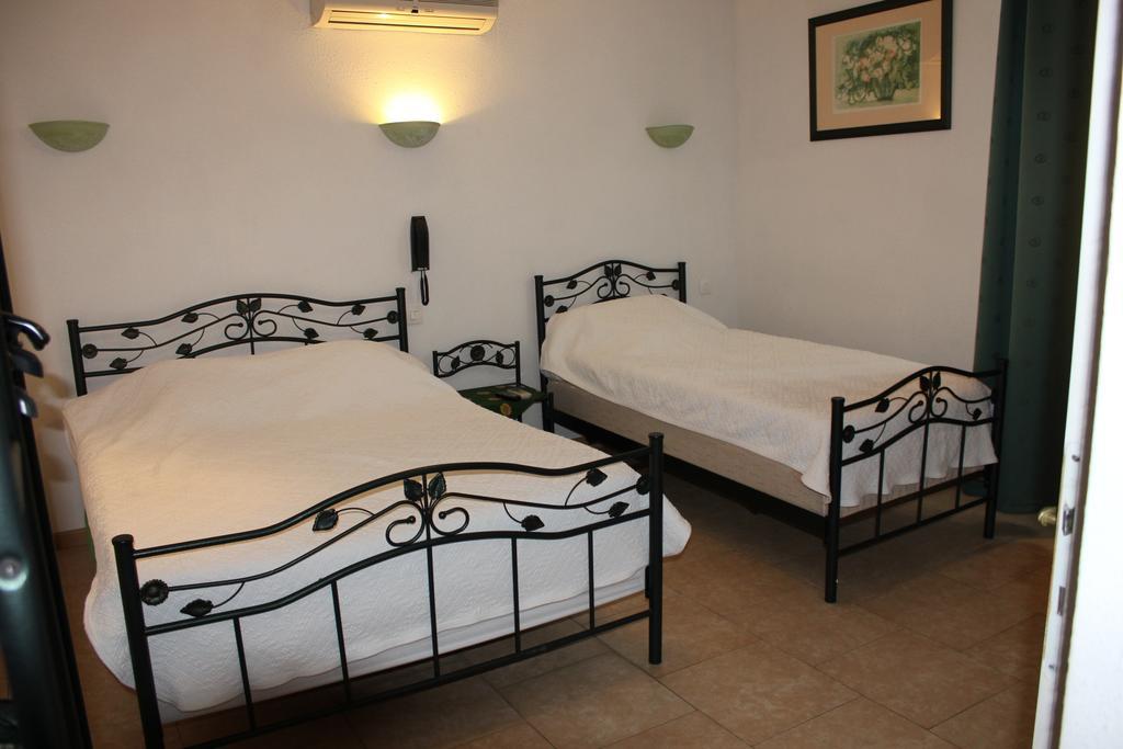 Hotel Restaurant La Camargue Salin-de-Giraud Quarto foto