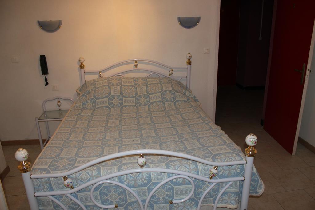 Hotel Restaurant La Camargue Salin-de-Giraud Quarto foto