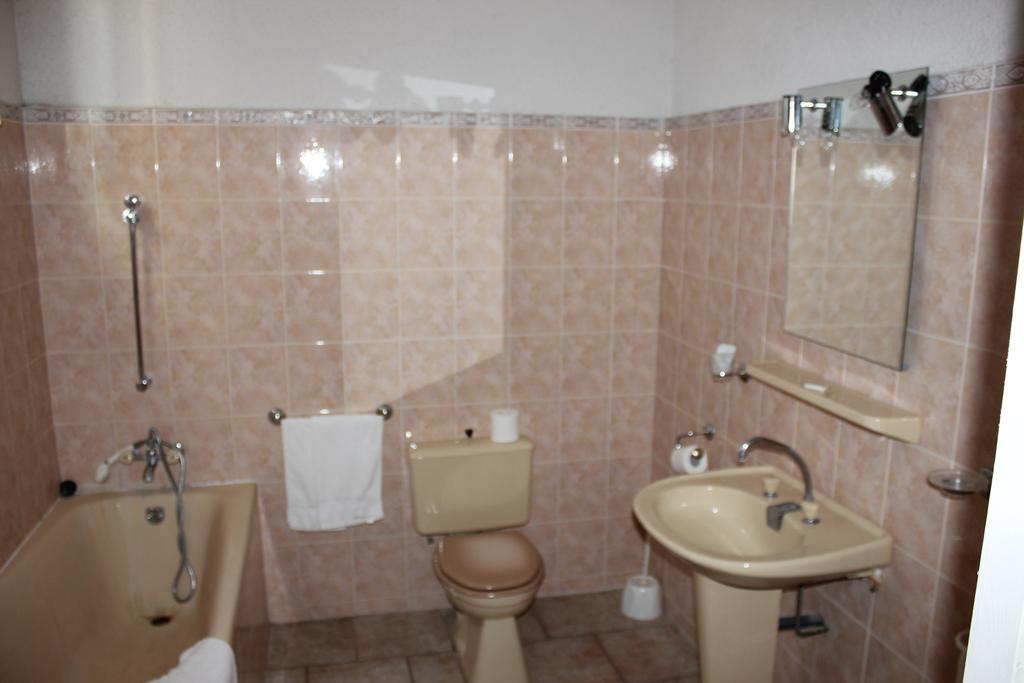 Hotel Restaurant La Camargue Salin-de-Giraud Quarto foto