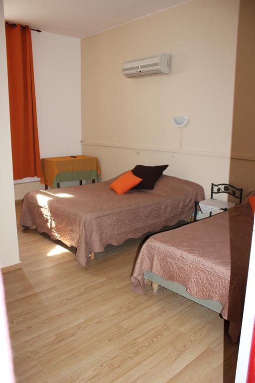 Hotel Restaurant La Camargue Salin-de-Giraud Quarto foto