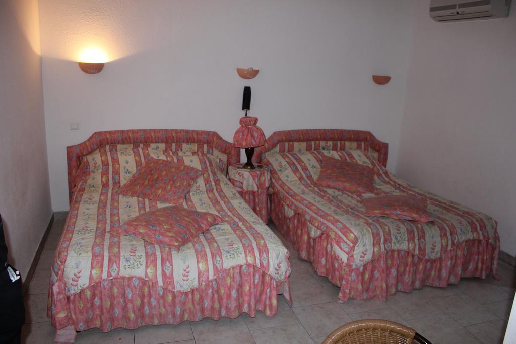 Hotel Restaurant La Camargue Salin-de-Giraud Quarto foto