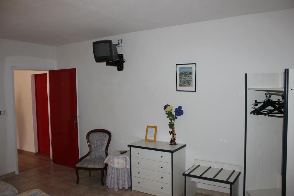 Hotel Restaurant La Camargue Salin-de-Giraud Quarto foto